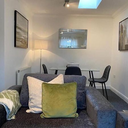 Alicia Newport By Mia Living 2 Bedroom Apartment With Dedicated Parking Eksteriør billede