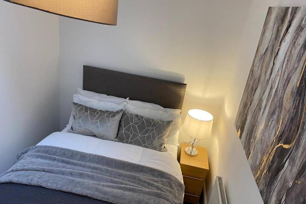 Alicia Newport By Mia Living 2 Bedroom Apartment With Dedicated Parking Eksteriør billede