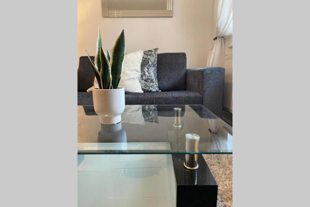 Alicia Newport By Mia Living 2 Bedroom Apartment With Dedicated Parking Eksteriør billede